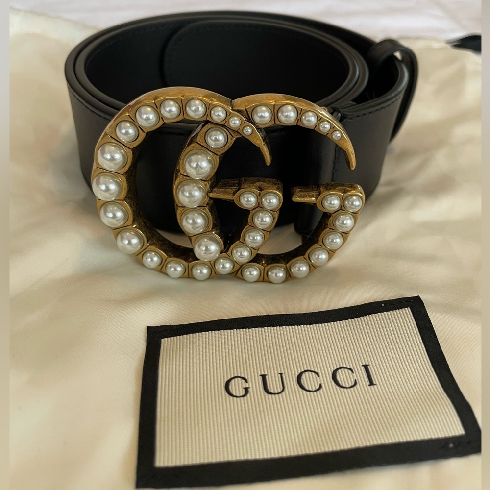 Gucci Leather belt with pearl Double G